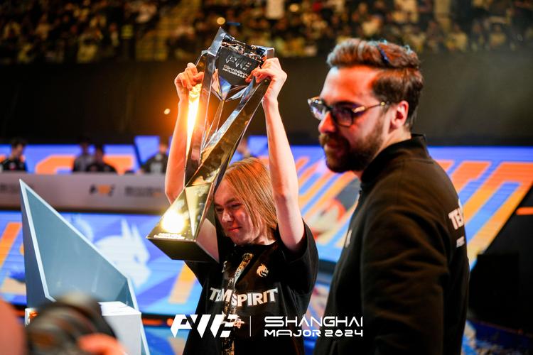 LOL官方全球战力榜：HLE第一，T1第二，BLG第四，TES第五