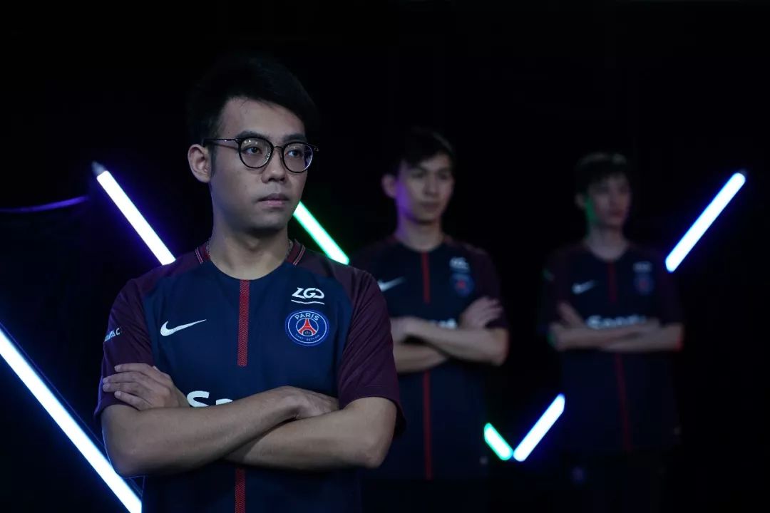 rookie 拯救了这个家庭！元神沙皇棋距离 Invictus Gaming 的好局仅一步之遥，夺回了一座城市