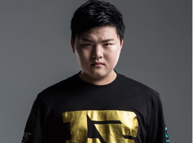 Smooya与Thorin之间的冲突：关于成就和玩家行为的讨论